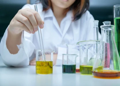 Como escolher os melhores produtos químicos para sua indústria